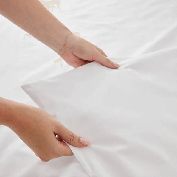 Invizi Waterproof Quilt Protector